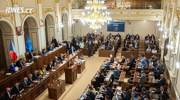 Sněmovna projedná nové smlouvy se Slovenskem a Německem, na řadu přijdou i interpelace