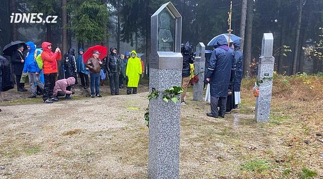 V Příchovicích otevřeli Křížovou cestu smíření. Kvůli sporům o nacistický kříž změnili plány