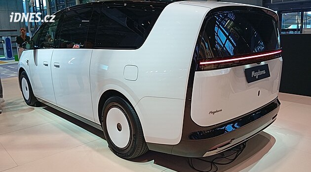 KOMENTÁŘ: Číňani autosalon v Paříži obsadili, vyhráli ale Francouzi