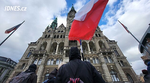 Vlna podpory pro ČT a ČRo: tisíce lidí v Brně, desítky v Budějovicích a Liberci