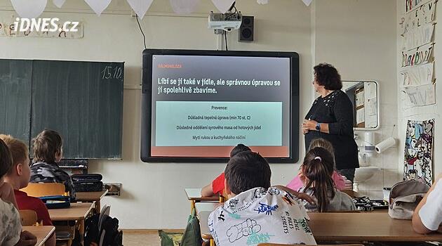 Salmonela v Újezdě nad Lesy: Žáci se po nákaze bojí obědvat v jídelně