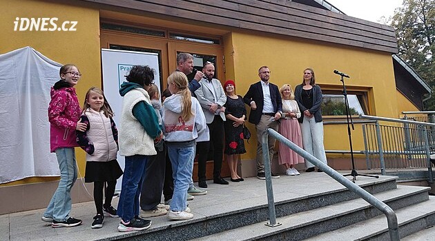 Škola vzdala hold gymnastce Věře Čáslavské. Žáci odhalili její pamětní desku