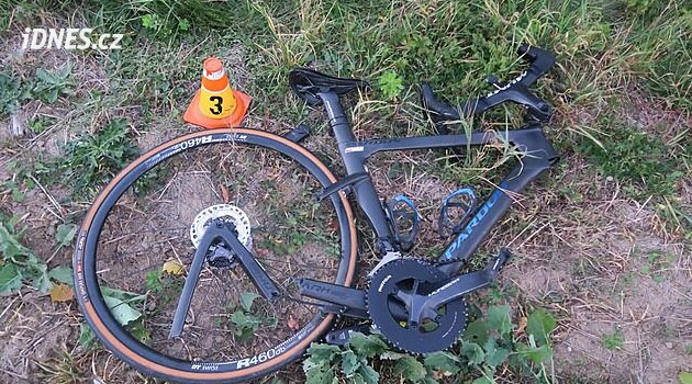 Oslnilo mě slunce, hájil se mladý řidič porsche. V protisměru smetl cyklistu