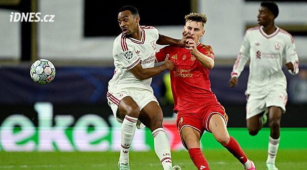 Daněk se poprvé trefil v LM. Como zničilo United, Arsenal remizoval s Bayernem