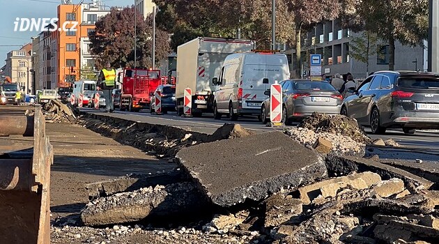 Na Ohradě kolabuje doprava, kvůli opravě tramvajové trati. Co podnikne radnice?