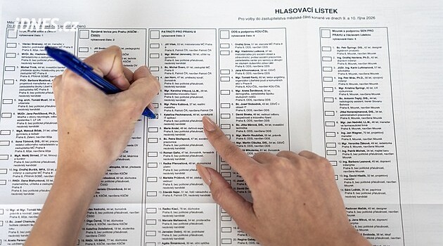Křížky přepsaly kandidátky. Nejvíc vynesly komunistku Konečnou, 63 lídrů vypadlo