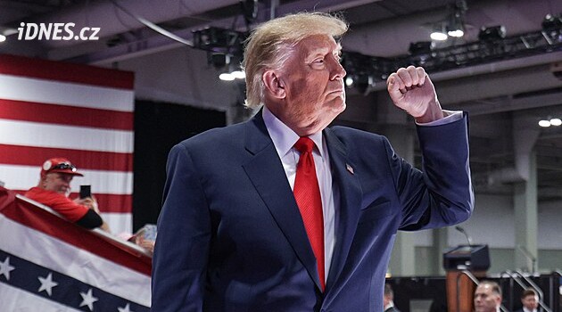 Nevěřím, že Rusko a Čína pomáhají Íránu, kdo to tvrdí, je šílenec, napsal Trump