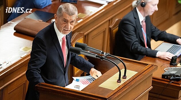 „Lžete, jen plníme sliby.“ Babiš odráží kritiku opozice kvůli poplatkům