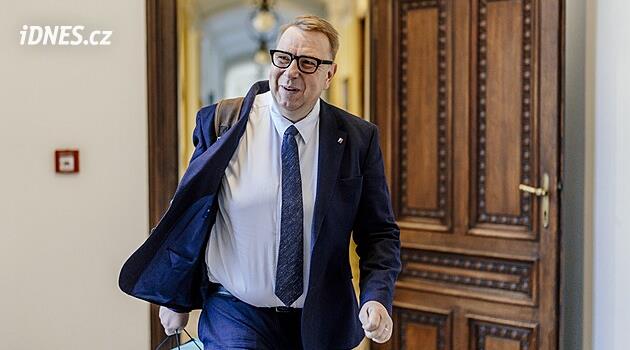 Zaměstnanci veřejné sféry si platově výrazně polepší, vláda se shodla s odbory