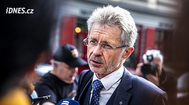 Senát pošle služební zákon k Ústavnímu soudu, řekl Vystrčil. Babišovi nabízí „podanou ruku“