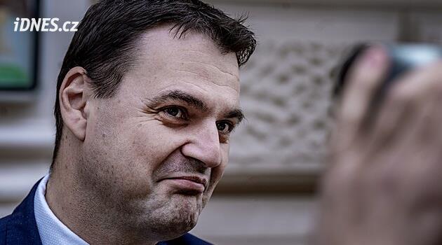 Stávková pohotovost kvůli ČT a ČRo: Macinkovi nebude vadit, když herci budou stávkovat do dalších voleb, řekl