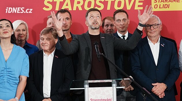 Volby 2026: Zklamaný Babiš, slavící Řehka s půllitrem i cesta za soupeřem. Senátní finále očima fotoreportérů