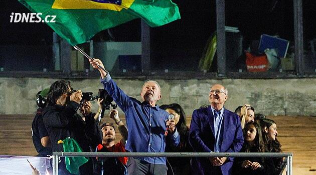 Lula vyhrál prezidentské volby v Brazílii. Bolsonaro odmítá uznat výsledky