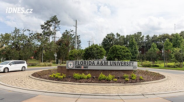 Po střelbě na floridské univerzitě je 12 zraněných. Mezi nimi i děti