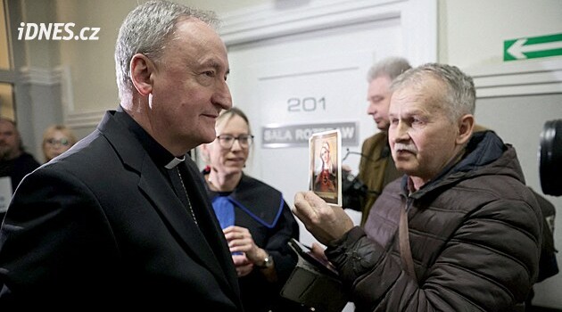 Polští faráři zneužívali desítky dětí. Biskup to včas neoznámil, soud ho uznal vinným