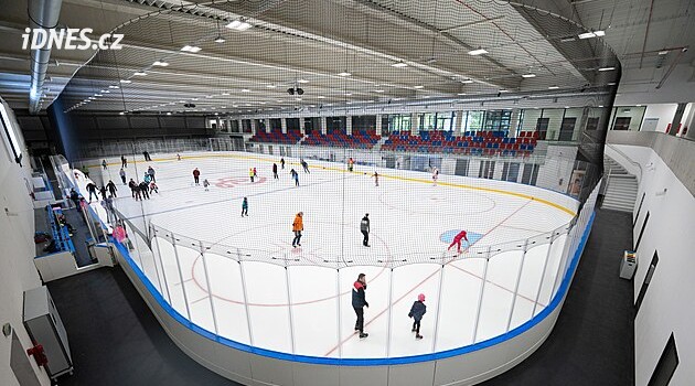 Hradiště otevřelo nový zimní stadion za půl miliardy. Má dvě ledové plochy