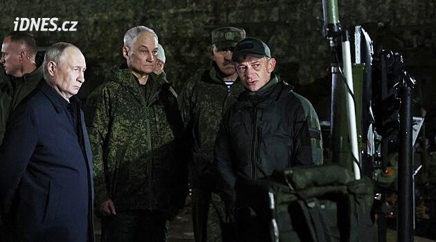 Putin sledoval na Urale vojenské cvičení Střed 2026. Účastnilo se ho 47 tisíc vojáků