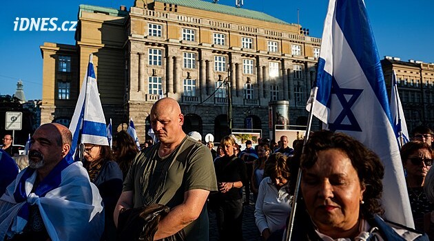 Praha si připomněla třetí výročí útoku Hamásu. Vzpomínali Šťastný i Svoboda