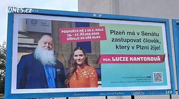 Volby do Senátu 2026: Aschenbrenner pózuje s kandidátkou ANO. Kupka zuří, billboardy nechá přelepit