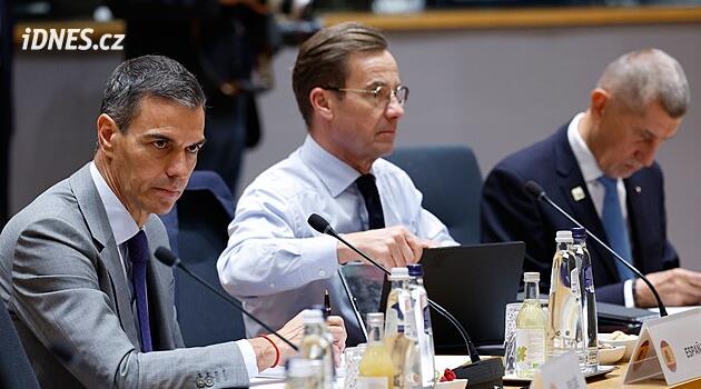 Vyhrocená, nedůstojná. Debata o migraci se na summitu zvrtla, Babiš se hádal se Sánchezem