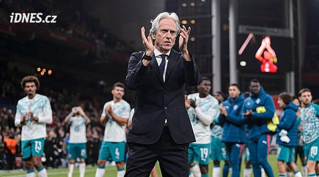 Pijete, až řeknu! Paličák, který se rozhádal s Ronaldem, se nebojí postavit nikomu