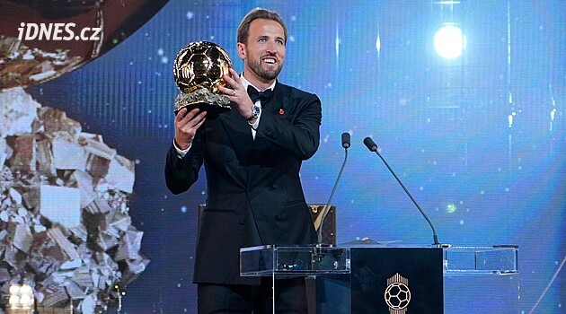 Zlatý míč ovládl Kane. Do Londýna dorazily hvězdy i jejich partnerky. Komu to slušelo nejvíce?