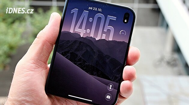 Problémy s ohebným iPhonem. Rozbité displeje vyměníme, slibuje Apple