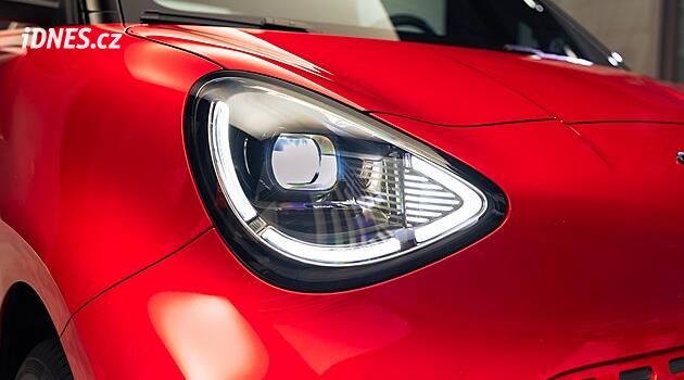 Král úzkých uliček je zpět. Dvoumístný Smart #2 je větší a ujede až 290 km