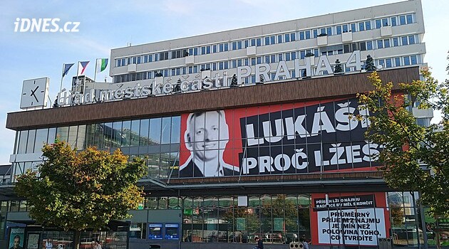 Lukáši, proč lžeš? Na Praze 4 vře před volbami ostrá kampaň kvůli nájmu radnice