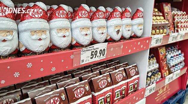 Kaufland už zaplnil prodejnu Vánocemi. Ještě ani nebyly Dušičky, bouří se zákazníci