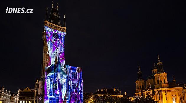 OBRAZEM: Prahu rozsvítil Signal festival, na Staroměstské náměstí přišly davy lidí