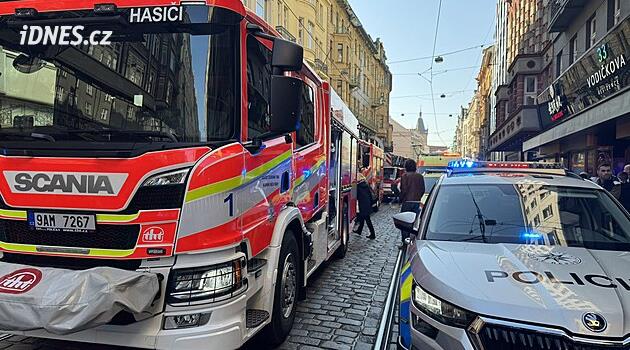 Na předzahrádce v centru Prahy vybouchlo plynové topidlo, zranili se tři lidé
