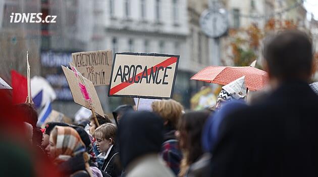 Média nedáme, stávkujme! Tisíce studentů v Brně opět demonstrovaly za poplatky
