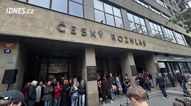 ČT zaskočilo náhlé jednání o konci poplatků. Překotné, podivuje se