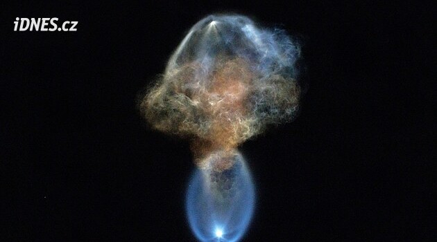 Vesmírná medúza nad Floridou. Raketa SpaceX vytvořila na obloze divadlo