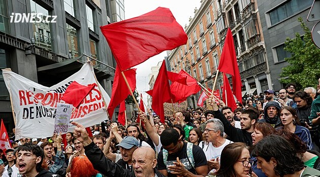 Supí fondy a drahé pronájmy. Vyhnání seniorky z bytu otřásá španělskou politikou
