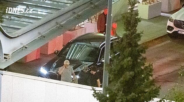 Přehledně: Od „neúčasti“ u voleb po účet za lety. Co víme o Pavlově dovolené v Maroku