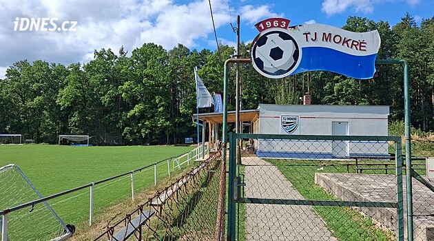 Děti potřebují šatny, sousedé chtějí klid. Spor o fotbalový areál rozděluje