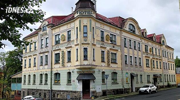 Aš pro jistotu koupí bývalý hotel, aby z něj neudělali ubytovnu. Kolik město zaplatí?