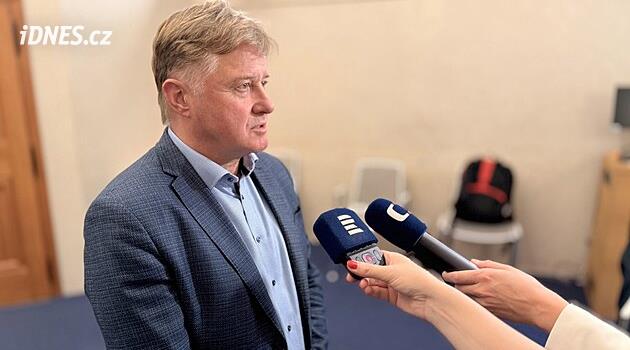 Výsledky voleb 2026: Do Senátu z Hradecka míří ženy, na Trutnovsku zřejmě uspěje Sobotka