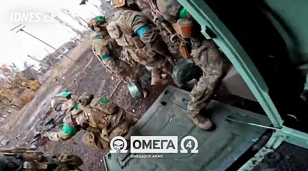 VIDEO: Ukrajinští speciálové naládovali dům minami, pak ho i s Rusy odpálili