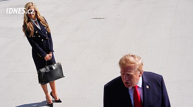 Bude jí líp, když bude šťastná, řekl Trump po „mediálním masakru“ své mluvčí