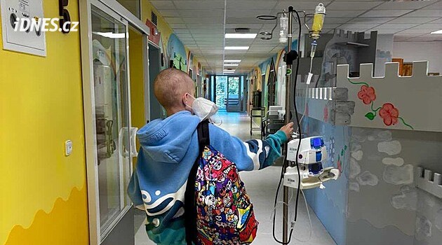 Lékařce se nezdál nezvykle bledý chlapec, byla za tím leukémie