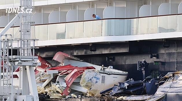 Drama v Německu. Výletní loď Mein Schiff 3 narazila u Bremerhavenu do nákladních plavidel