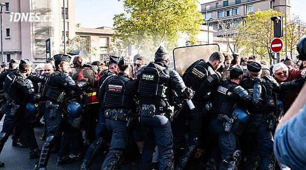 Už nejde jen o školy. Francie se otřásá, vláda hájí použití policejních granátů
