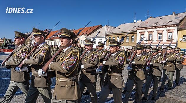 Z logistického praporu v Rakovníku je armádní pluk. Plánuje přes tisíc příslušníků