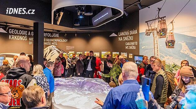 Model hory, panoramatická projekce. Sněžku přibližuje nová expozice