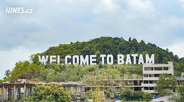 Na indonéském ostrově Batam se rozmáhají datová centra. Místním ale neteče voda