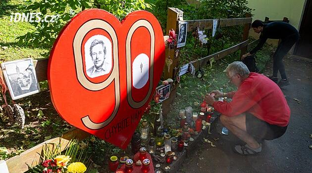 Lidé si pochodem z Trutnova na Hrádeček připomněli výročí narození Václava Havla