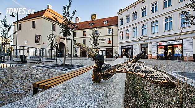 Po roční opravě za téměř 30 milionů se ve Znojmě otevřela historická část náměstí Svobody